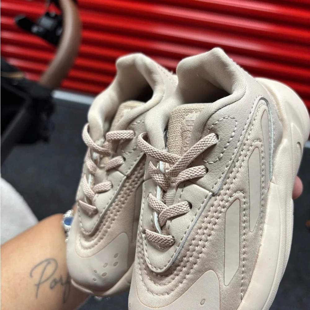 adidas Kids Cream Sneakers - Picture 2 of 5